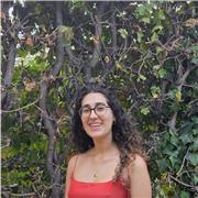 Offro lezioni strutturate non solo attorno alle competenze linguistiche, ma anche attorno agli interessi personali degli studenti.